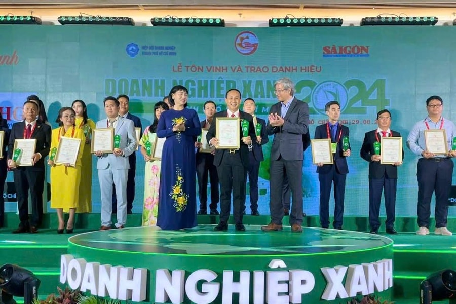 Vina CHG được vinh danh danh hiệu "Doanh nghiệp xanh TP.HCM năm 2024