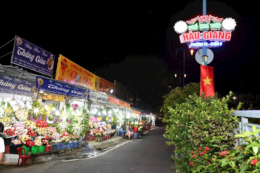 Quận 6 ra mắt tuyến đường chuyên doanh hoa tươi: "Phố hoa tươi - Hậu Giang"