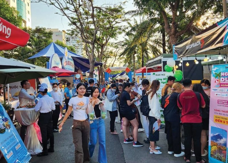 Chia sẻ với người dân miền Bắc, TP.HCM tạm hoãn nhiều lễ hội, sự kiện lớn