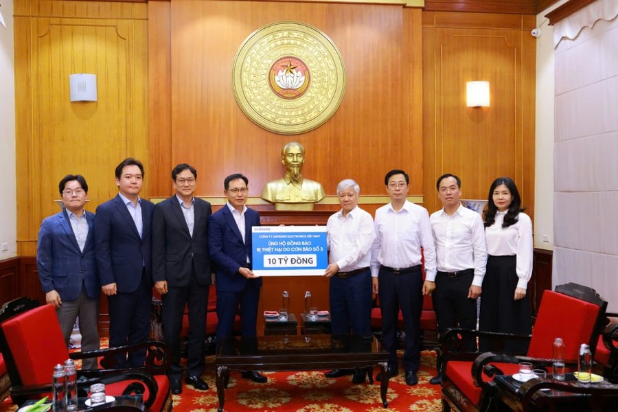 Samsung Việt Nam ủng hộ 10 tỷ đồng hỗ trợ các tỉnh miền Bắc khắc phục hậu quả bão Lũ