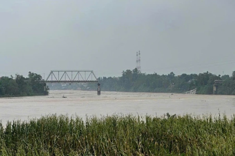 Đề xuất xây mới cầu Phong Châu theo hình thức đầu tư công khẩn cấp