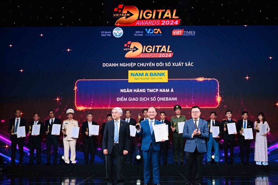 Tại Giải thưởng Chuyển đổi số Việt Nam 2024, Onebank by Nam A Bank tiếp tục được vinh danh