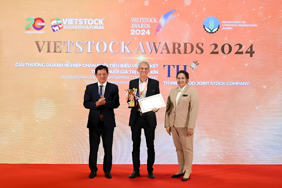 TH nhận Giải thưởng Doanh nghiệp chăn nuôi xuất sắc phát triển kinh tế tuần hoàn