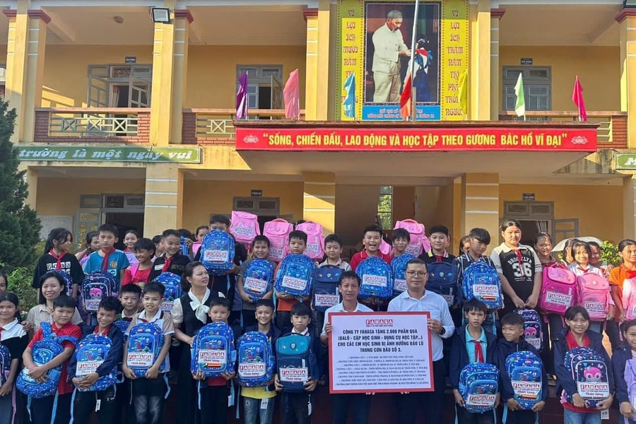 Fahasa gửi yêu thương tới các em học sinh vùng lũ, bão Yagi