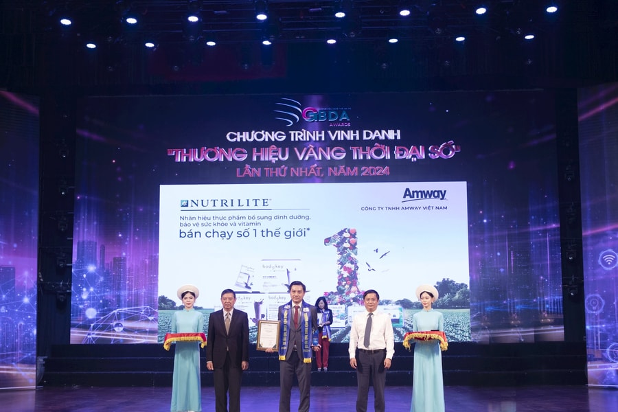 Amway Việt Nam nhận Giải thưởng Thương hiệu vàng phát triển bền vững