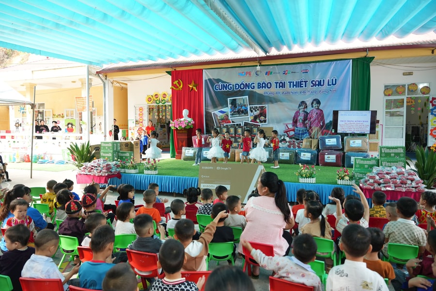 FPT Shop và Sunhouse hỗ trợ người dân Lạng Sơn tái thiết sau bão Yagi