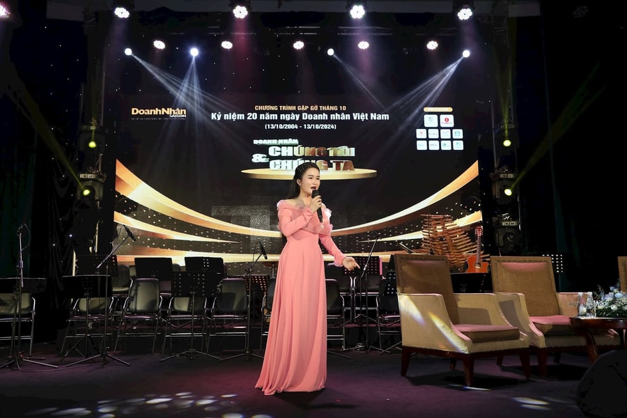 Nữ ca sĩ mang giọng hát truyền cảm trong đêm “Gặp gỡ tháng 10”