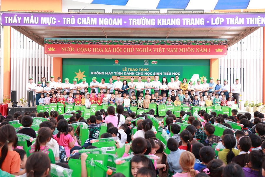 Nestlé MILO trao tặng máy tính cho các trường tiểu học vùng cao