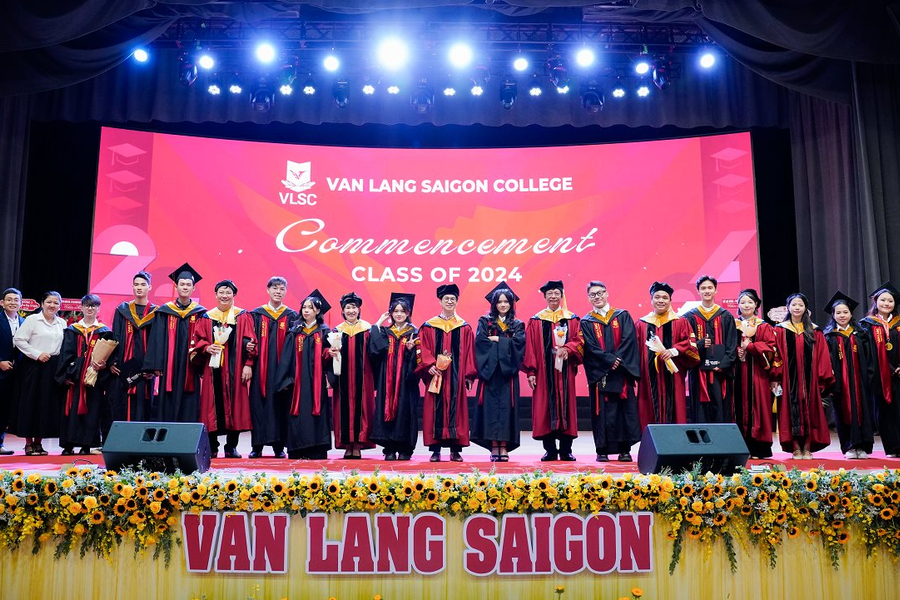 Sinh viên Cao đẳng Văn Lang Sài Gòn được trao học bổng hàng tỷ đồng