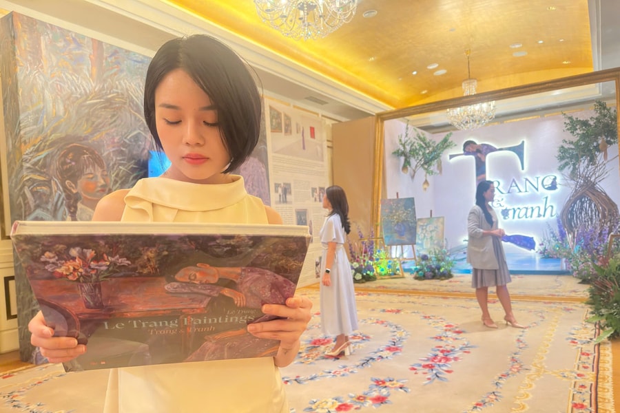 Cuốn sách mỹ thuật "Le Trang Paintings": Ngôn ngữ hóa dòng chảy cảm xúc của tranh