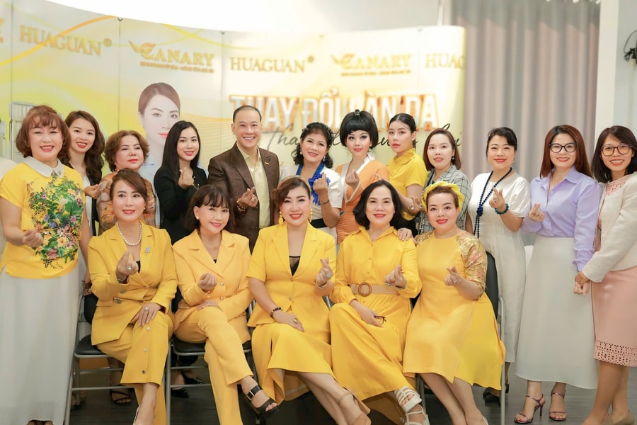 Câu lạc bộ Phong cách tham quan và kiến tập tại Canary Group