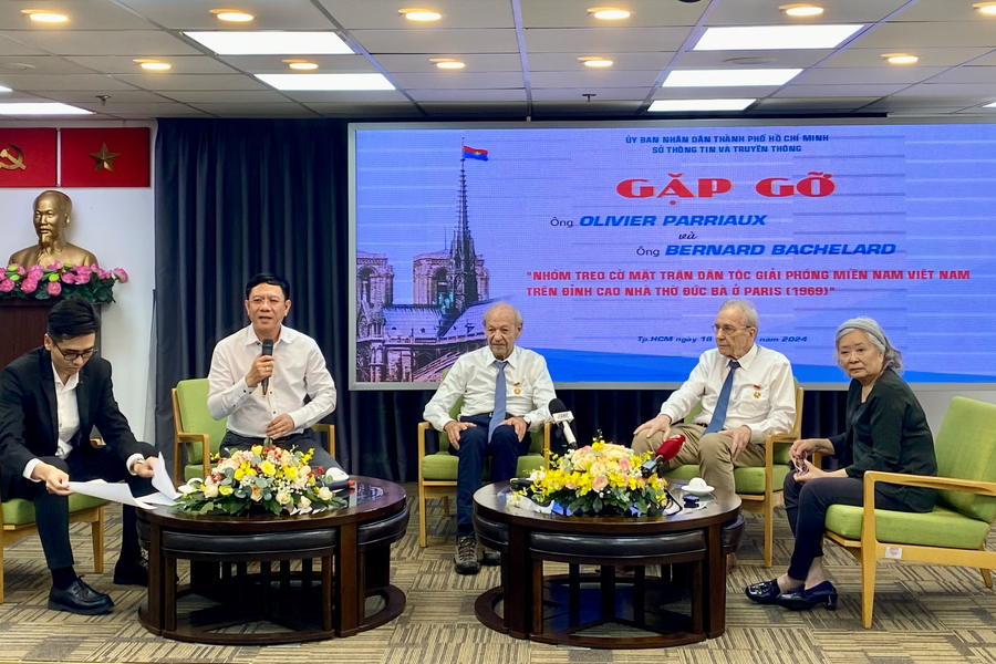 Hai người treo cờ Mặt trận dân tộc giải phóng miền Nam trên chóp nhà thờ Đức Bà Paris: "Chúng tôi bắt đầu một cuộc đấu tranh mới"