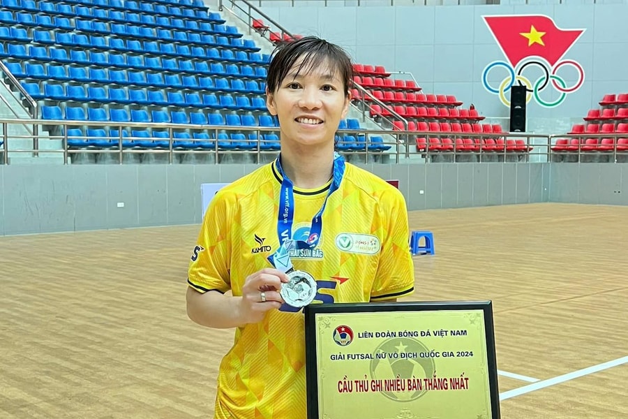 Từ luỹ tre làng đến "lịch sử bóng đá Việt Nam" của Trần Thị Thùy Trang