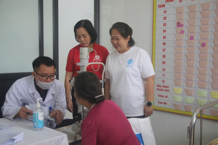 Siberian Wellness khám sức khỏe cho người dân khó khăn