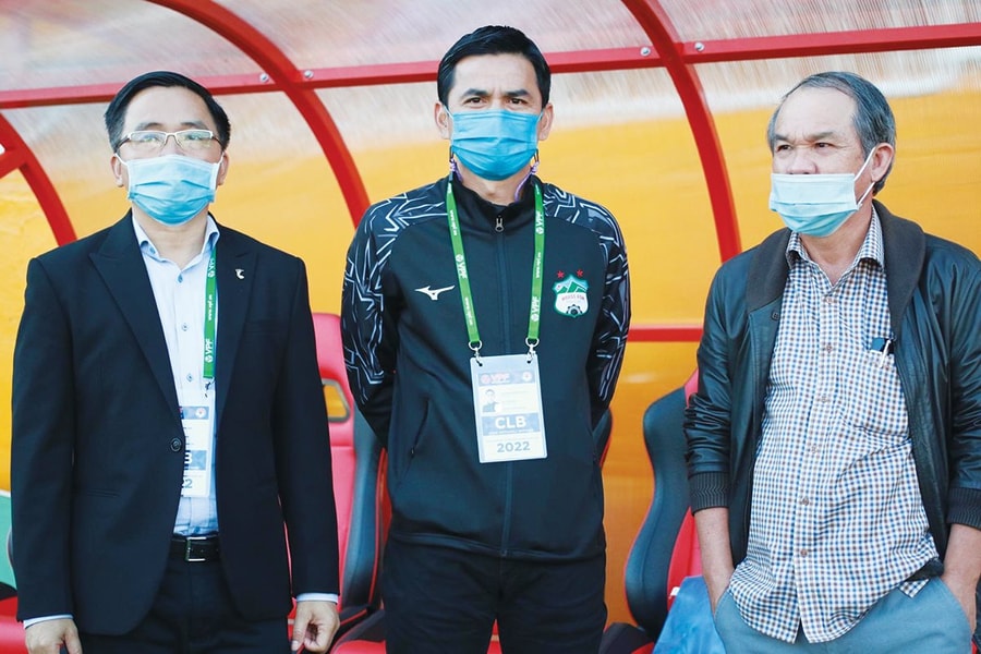 Bầu Hiển, bầu Đức và bầu Thụy kích hoạt bóng đá Việt Nam