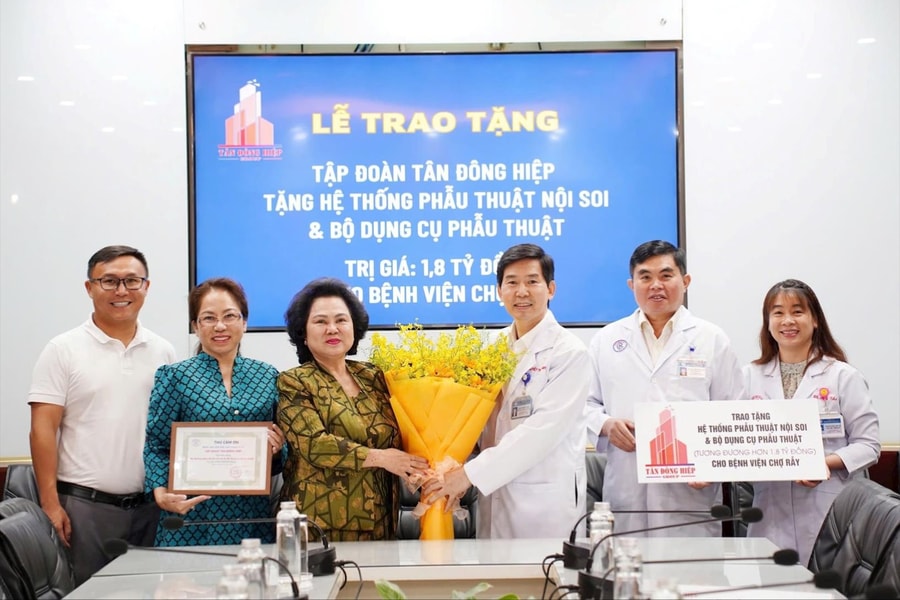 Tân Đông Hiệp tài trợ máy phẫu thuật nội soi và bộ dụng cụ phẫu thuật hiện đại cho Bệnh viện Chợ Rẫy