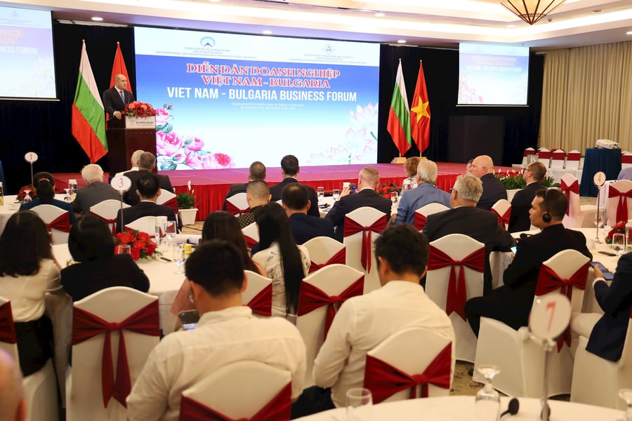 Tổng thống Bulgaria Rumen Radev dự Diễn đàn Doanh nghiệp Việt Nam - Bulgaria