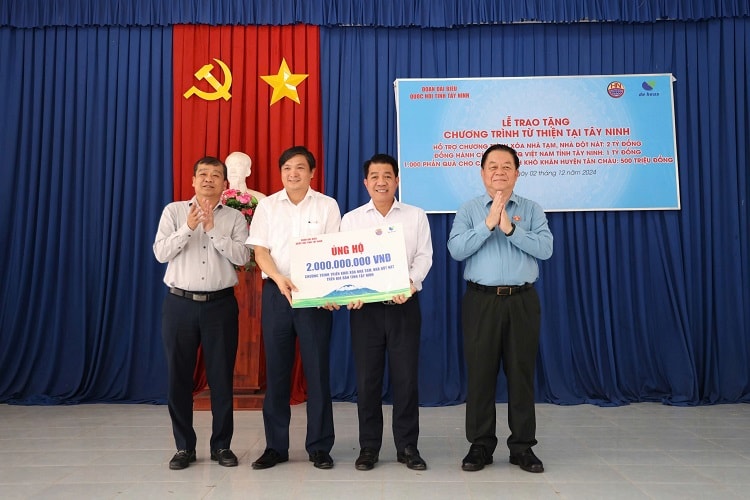 Quỹ DHN trao tặng 3,5 tỷ đồng hỗ trợ cộng đồng tại Tây Ninh