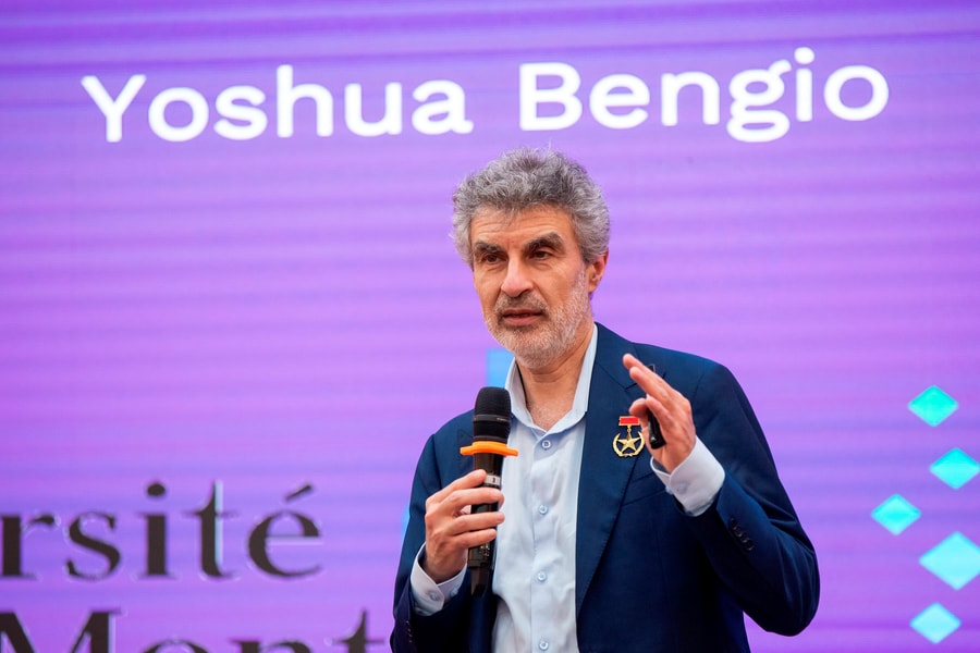 “Bố già” AI thế giới: không nên thiết kế “bản năng sinh tồn” cho AI