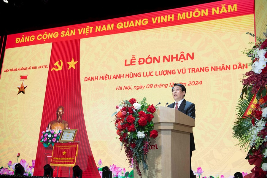 Chủ tịch Nước trao danh hiệu Anh hùng Lực lượng vũ trang nhân dân cho Viện Hàng không vũ trụ Viettel