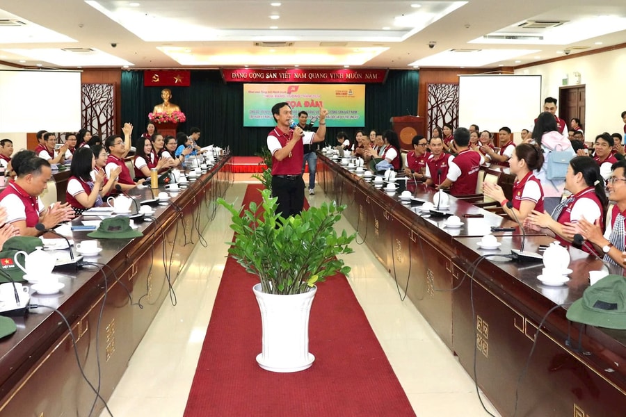 Đoàn viên công đoàn ưu tú tham dự Tọa đàm “Phấn đấu trở thành Đảng viên Đảng Cộng sản Việt Nam”