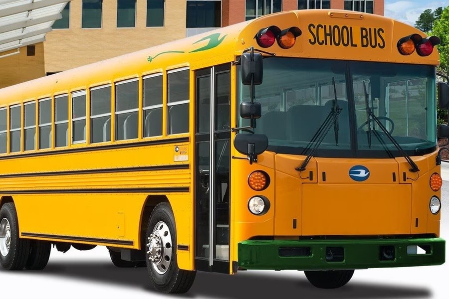 Ô tô kinh doanh chở trẻ mầm non và học sinh phải sơn màu vàng đậm