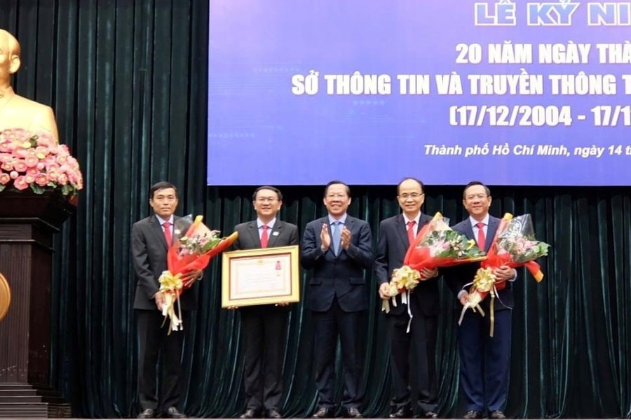 Sở Thông tin và Truyền thông TP.HCM đón nhận Huân chương Lao động hạng Nhì