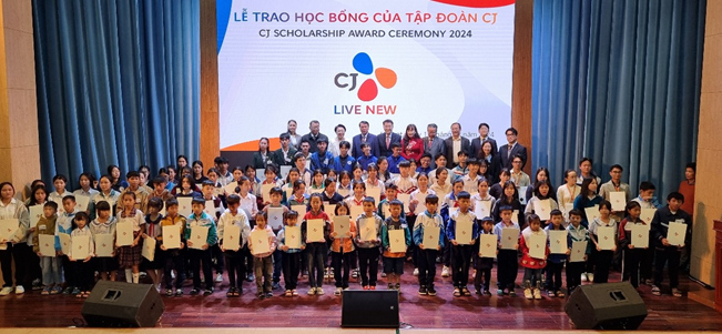 CJ trao tặng học bổng cho 100 học sinh, sinh viên tỉnh Lâm Đồng