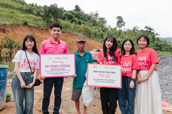 LG tặng TV cho các hộ dân chịu thiệt hại do bão Yagi tại Yên Bái