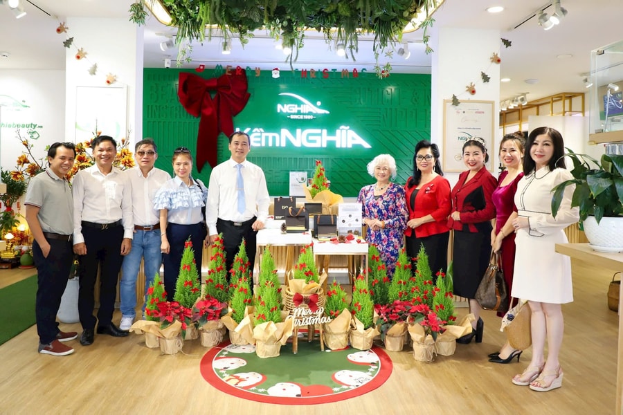 Câu lạc bộ Doanh nhân Sài Gòn tổ chức thăm và chúc Tết hội viên