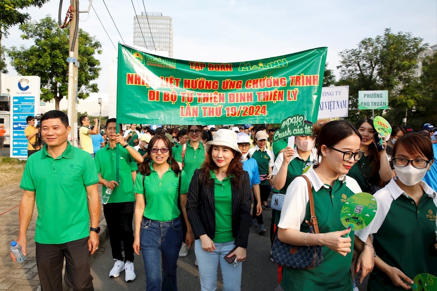 Chương trình Đi bộ từ thiện Đinh Thiện Lý lần 20 giúp bà con nghèo ăn Tết