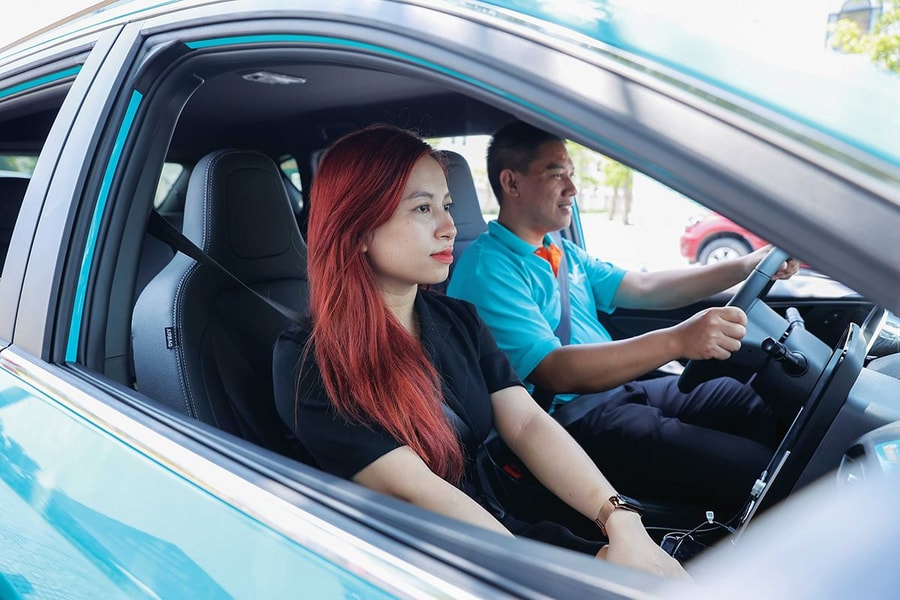 Taxi "điện hóa" bùng nổ tại Việt Nam: Cuộc đua xanh hóa ngành vận tải