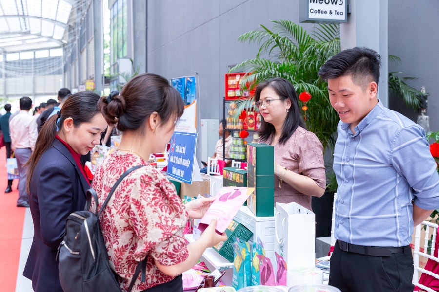 Rộn ràng ngày hội giao thương của doanh nghiệp Long An và các tỉnh thành dịp Xuân 2025