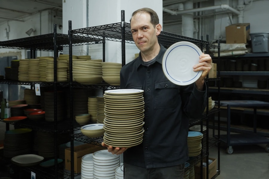 Jono Pandolfi Designs: Kiếm triệu USD từ gốm thủ công