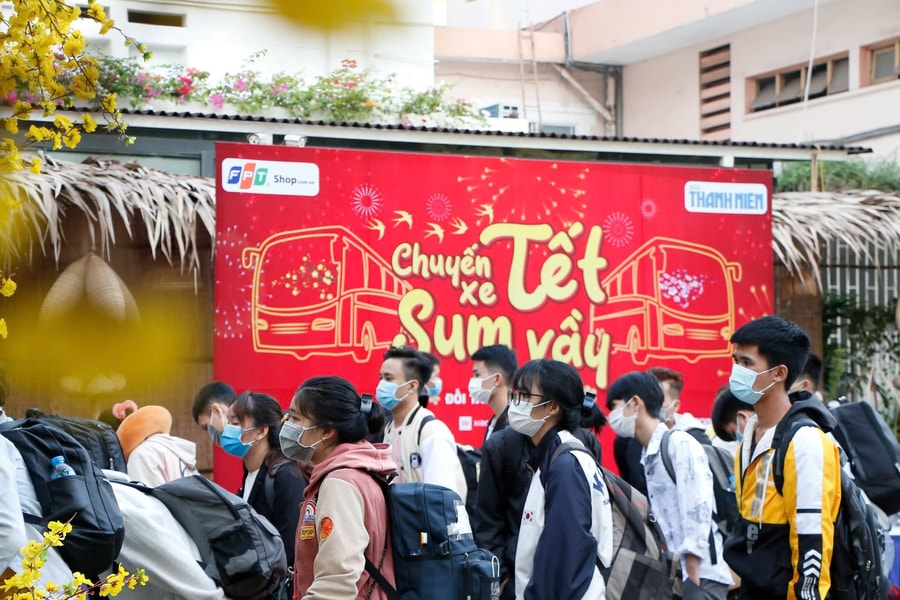 FPT Shop đồng hành cùng “Chuyến xe mùa xuân”, mang Tết ấm áp đến mọi nhà