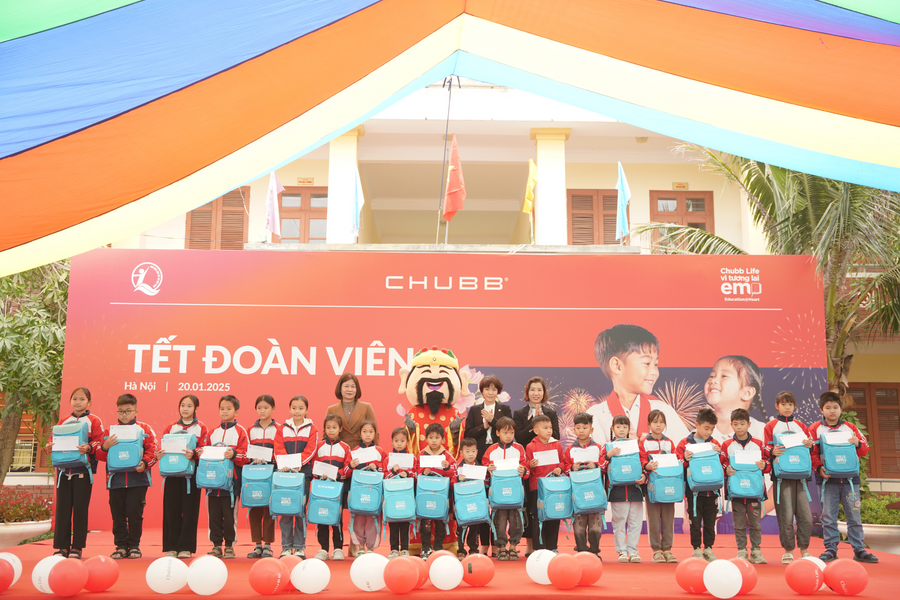 Chubb Life Việt Nam mang Tết đến với trẻ em khó khăn