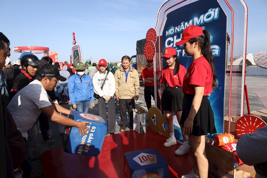 SABECO trao tặng hơn 6,1 tỷ đồng quà Tết cho người lao động, ngư dân và chiến sĩ biên phòng