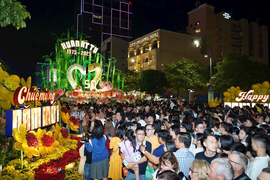 Đường hoa Nguyễn Huệ Tết Ất Tỵ 2025 chính thức khai mạc