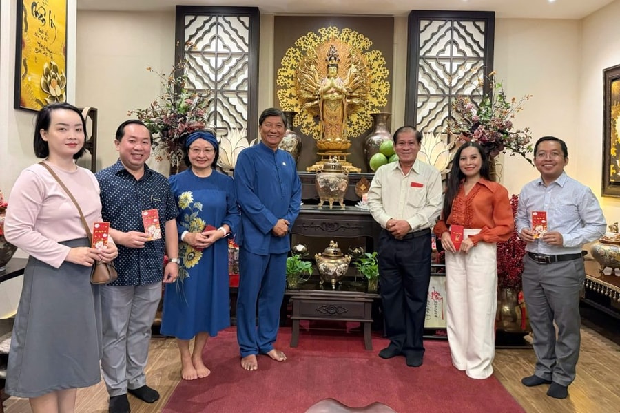 Lãnh đạo Đồng hương tỉnh Bến Tre tại TP.HCM chúc Tết Công ty Vàng Mi Hồng