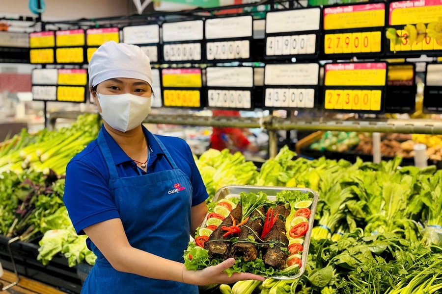 Cá lóc quay, cá lóc nướng lên kệ Co.opmart ngày vía Thần Tài