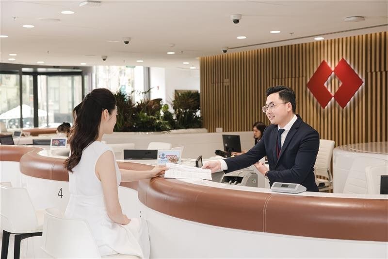 Techcombank hỗ trợ khách hàng cập nhật giấy tờ tùy thân và đăng ký sinh trắc học trước giờ “G”