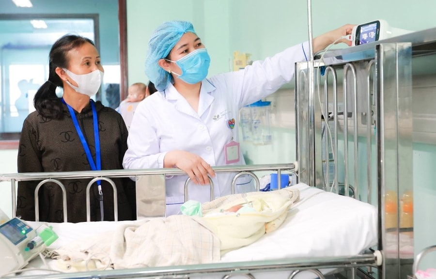 Bộ Chính trị yêu cầu không xử lý kỷ luật đảng viên sinh con thứ ba trở lên