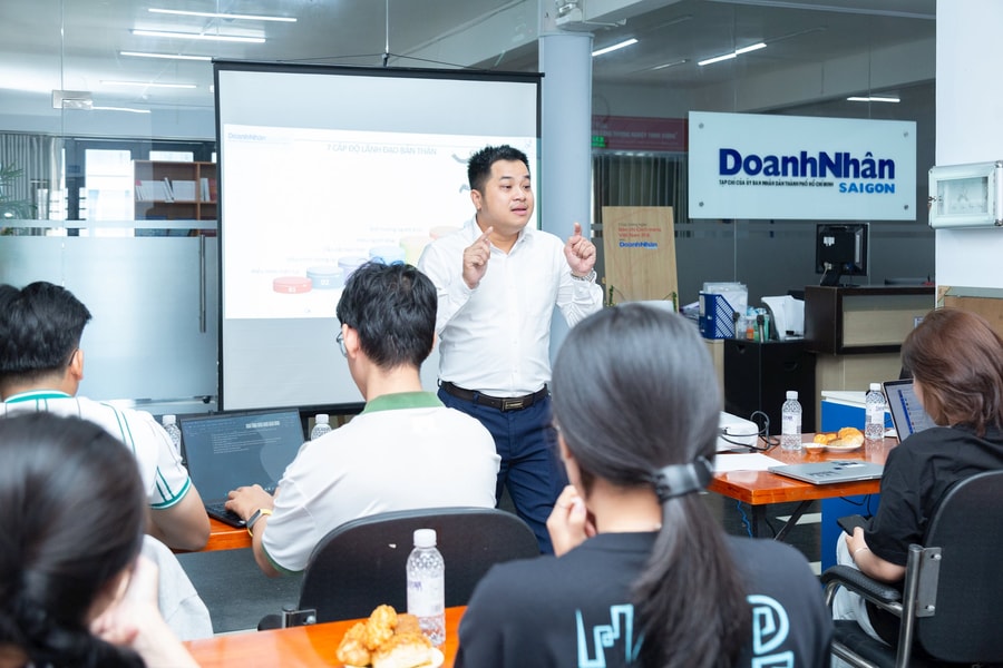 Lãnh đạo không chỉ là quyền lực, mà là khả năng tạo ảnh hưởng và truyền cảm hứng