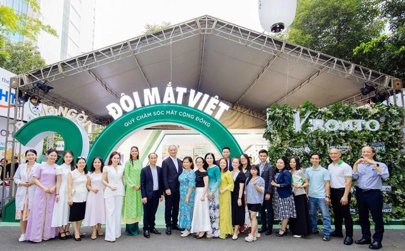 V.Rohto 20 năm chăm sóc thị lực cộng đồng