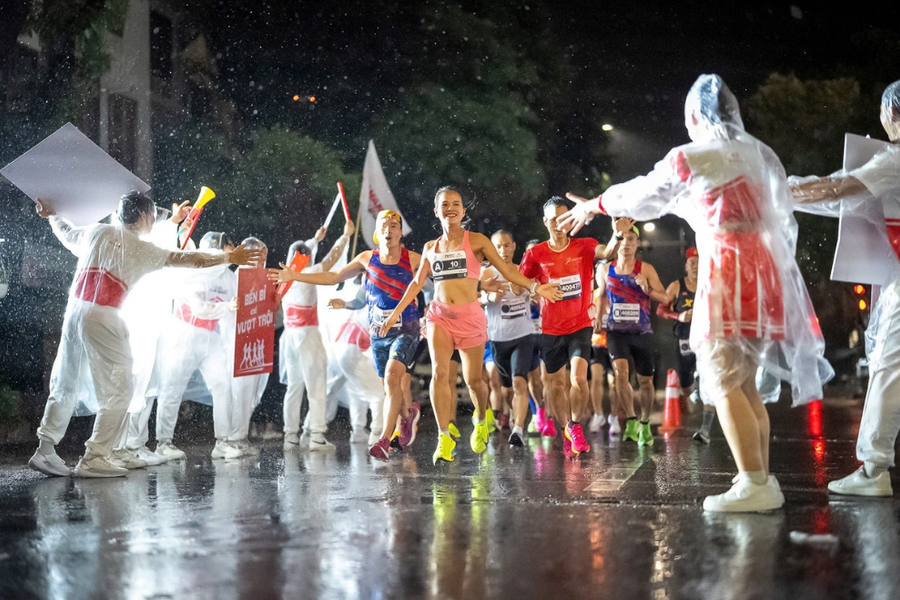 Hơn 10.000 vận động viên cùng tạo nên mùa giải Marathon quốc tế Hà Nội Techcombank thành công