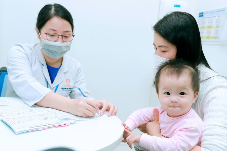 Bộ Y tế tiếp nhận 500.000 liều vaccine sởi