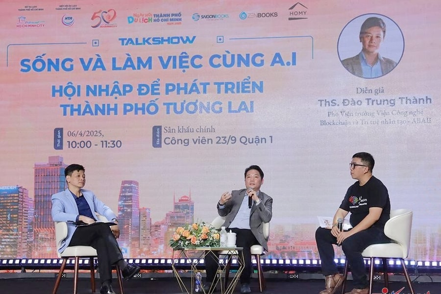 Takshow “Sống và làm việc cùng AI: Hội nhập để phát triển thành phố tương lai”