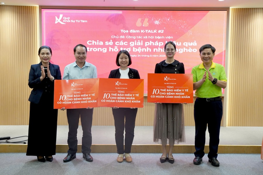 Quỹ Khởi sự từ tâm trao tặng 60 thẻ bảo hiểm y tế cho bệnh nhân có hoàn cảnh khó khăn