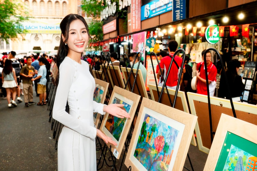 Trao giải cuộc thi “Thành phố xanh – Đẹp như trong tranh” cùng Hoa hậu Môi trường Thế giới Nguyễn Thanh Hà