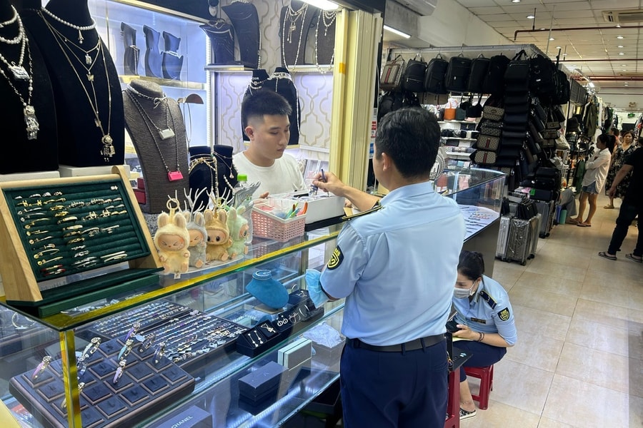 TP.HCM tăng cường kiểm tra, xử lý hàng giả và mỹ phẩm không rõ nguồn gốc